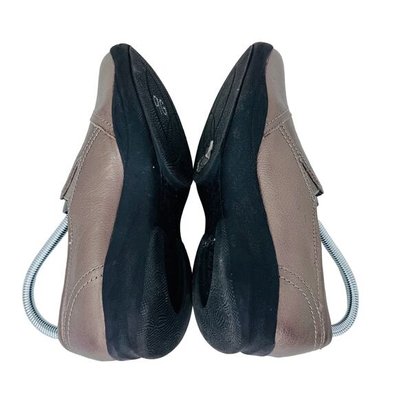Clarks Walking Shoes Loafers Round Toe Slip On Motion Bronze Womens Size 7.5M - Picture 6 of 8